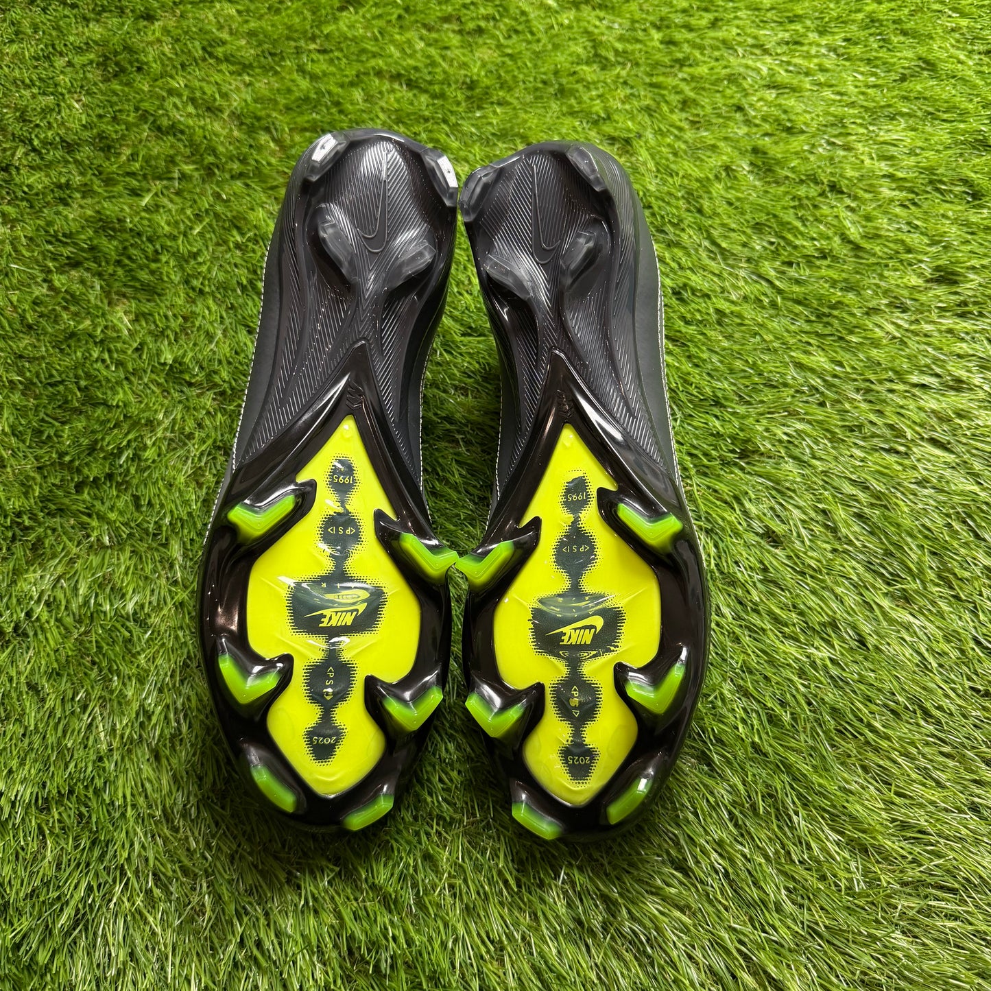 Mercurial Vapor 16 Elite FG x Air Max 95 EUR45 29CM pre-owned