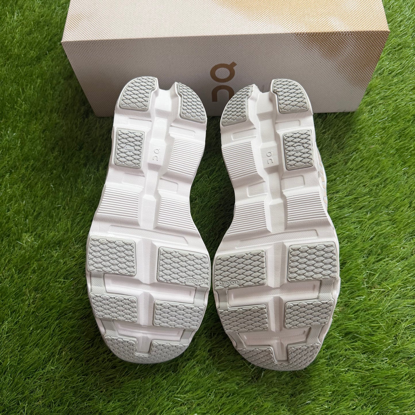 ON Running Cloudmonster 2 Sand Frost | EU37 23CM | Jak nowe | Outlet / Pre-owned