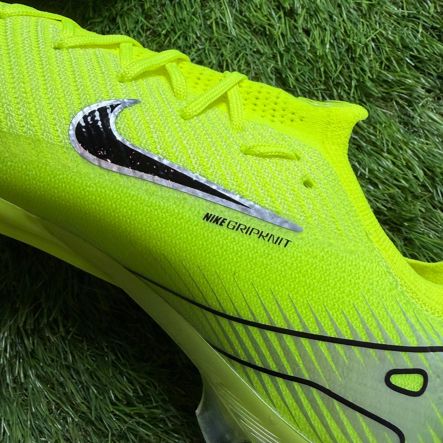 Mercurial Vapor 16 Elite FG MAD VOLT EUR44 28CM pre-owned