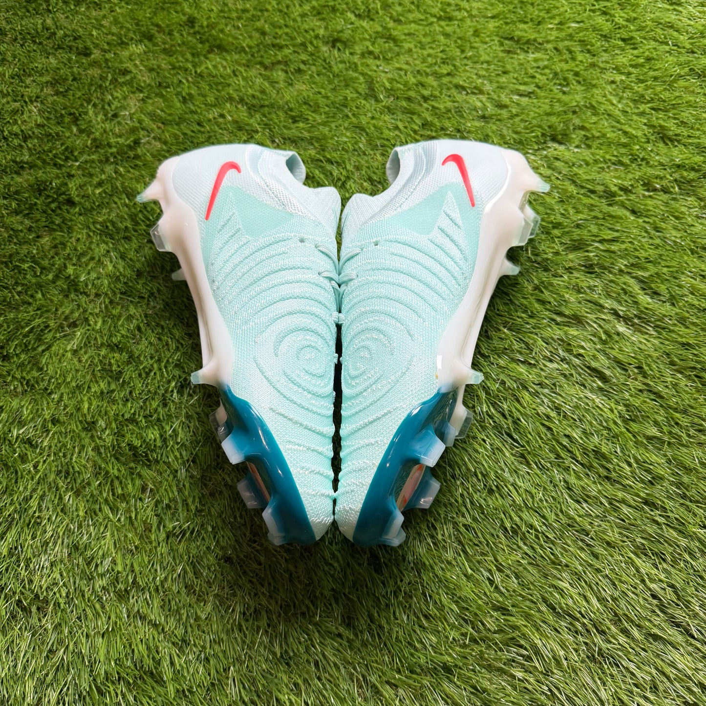 Phantom GX 2 Elite FG MAD ENERGY EUR42 26.5CM pre-owned