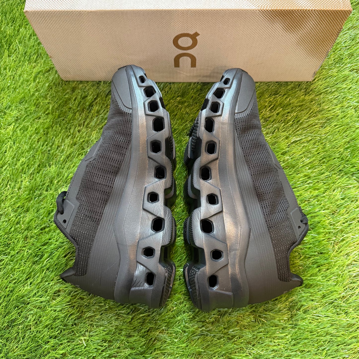 ON Running Cloudmonster Void All Black | EU37 23CM | Jak nowe | Outlet / Pre-owned