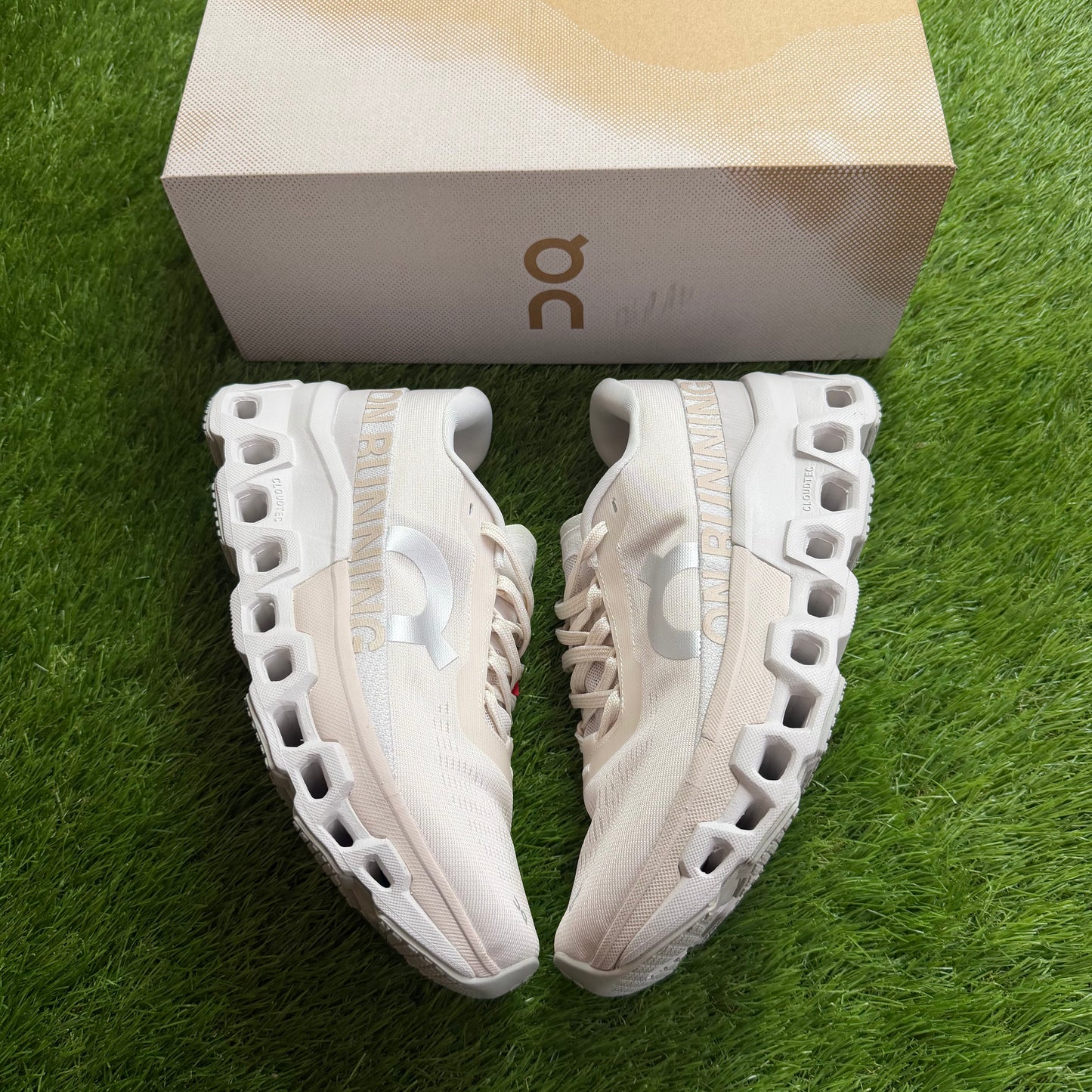 ON Running Cloudmonster 2 Sand Frost | EU37 23CM | Jak nowe | Outlet / Pre-owned