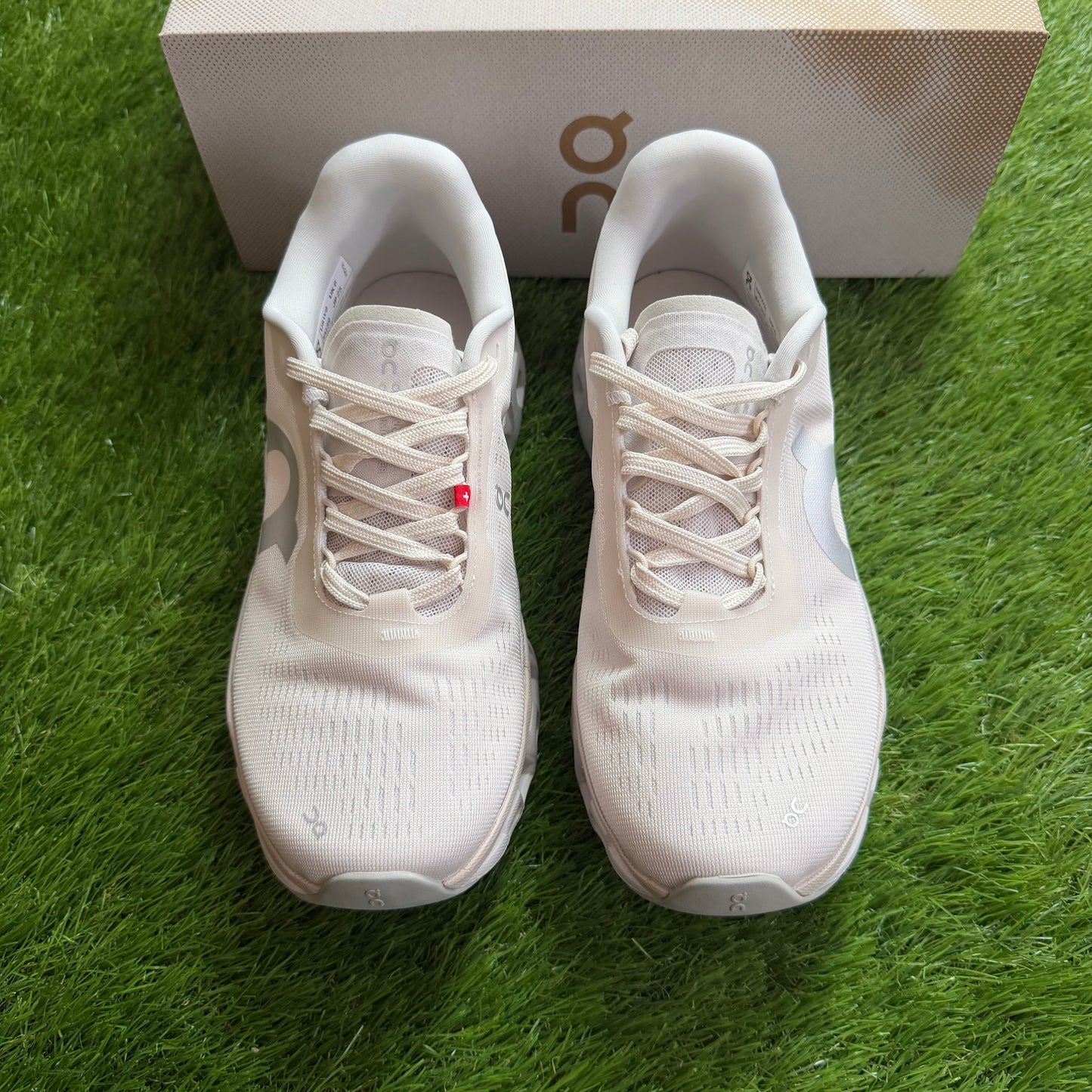 ON Running Cloudmonster 2 Sand Frost | EU37 23CM | Jak nowe | Outlet / Pre-owned