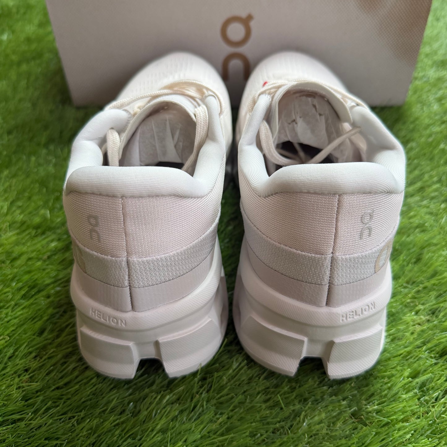 ON Running Cloudmonster 2 Sand Frost | EU37 23CM | Jak nowe | Outlet / Pre-owned