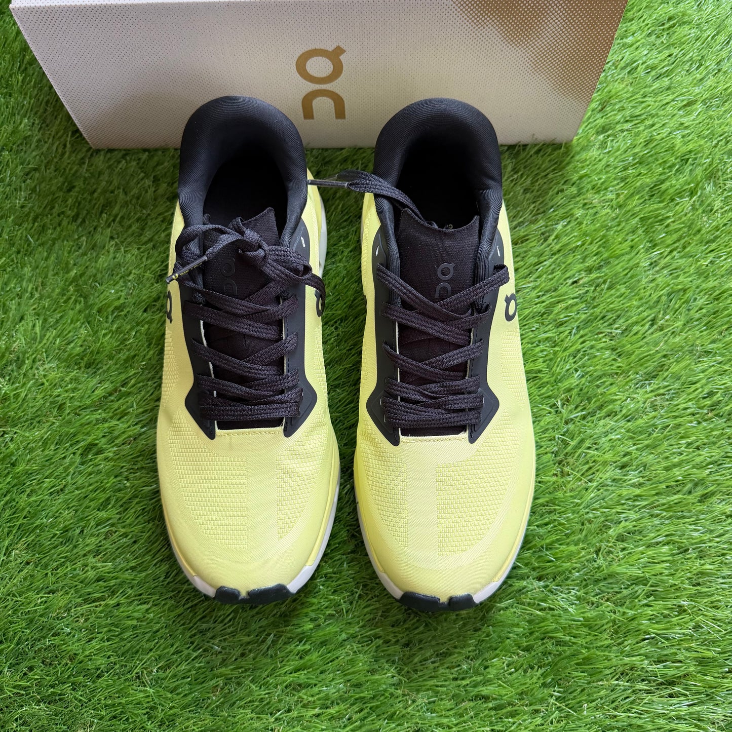 ON Running Cloudzone Limelight Black | EU40.5 25.5CM | Jak nowe | Outlet / Pre-owned