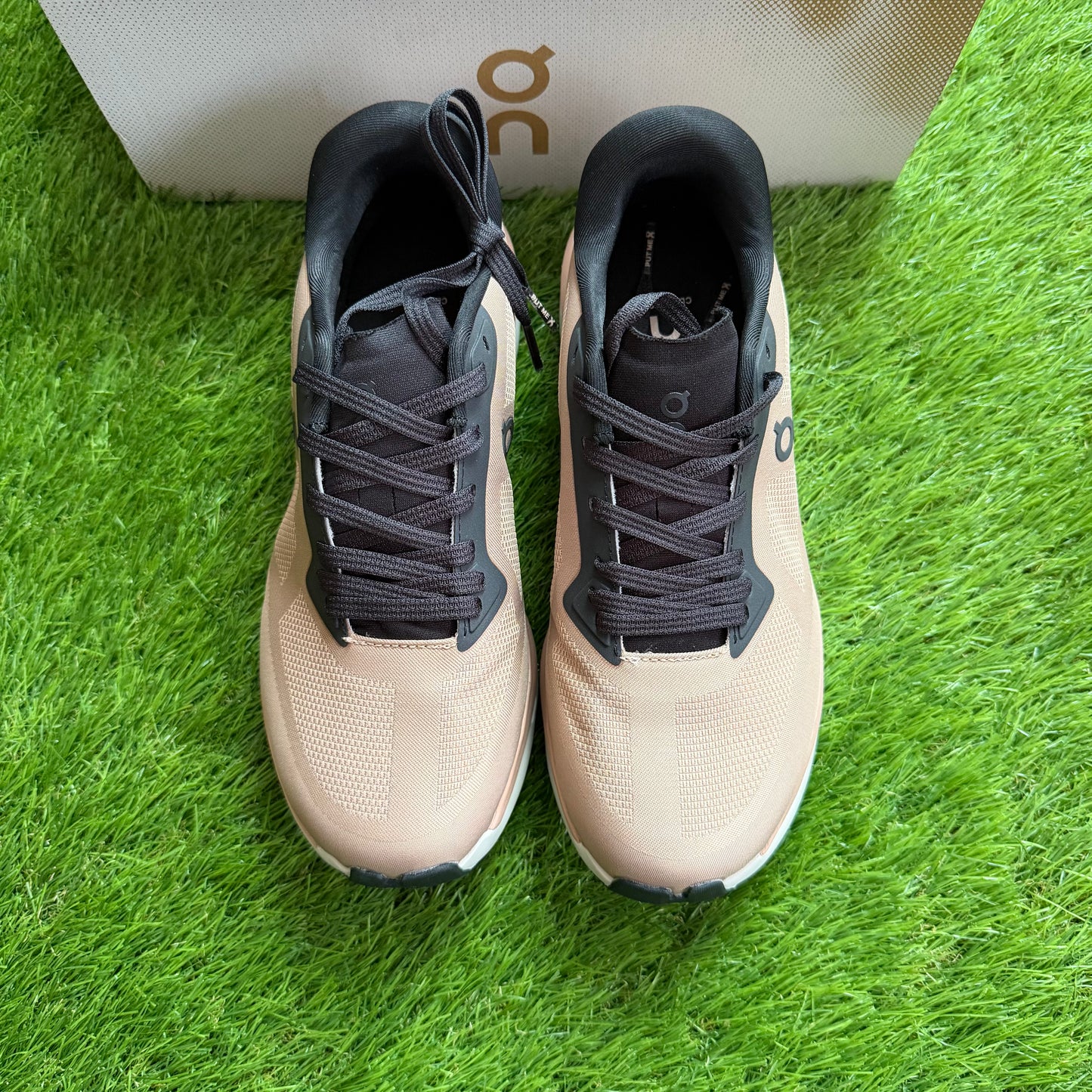 ON Running Cloudzone Rosebrown Black | EU40.5 25.5CM | Jak nowe | Outlet / Pre-owned