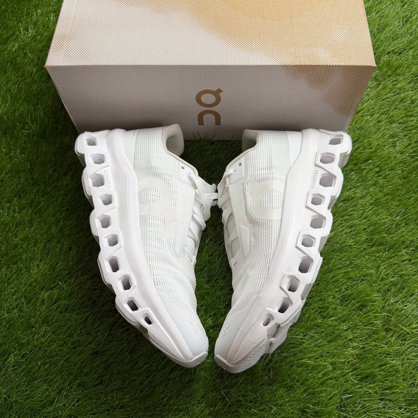 ON Running Cloudmonster Void All White | EU41 26CM | Jak nowe | Outlet / Pre-owned
