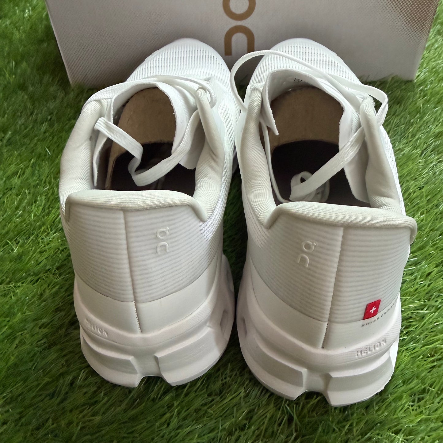 ON Running Cloudmonster Void All White | EU41 26CM | Jak nowe | Outlet / Pre-owned