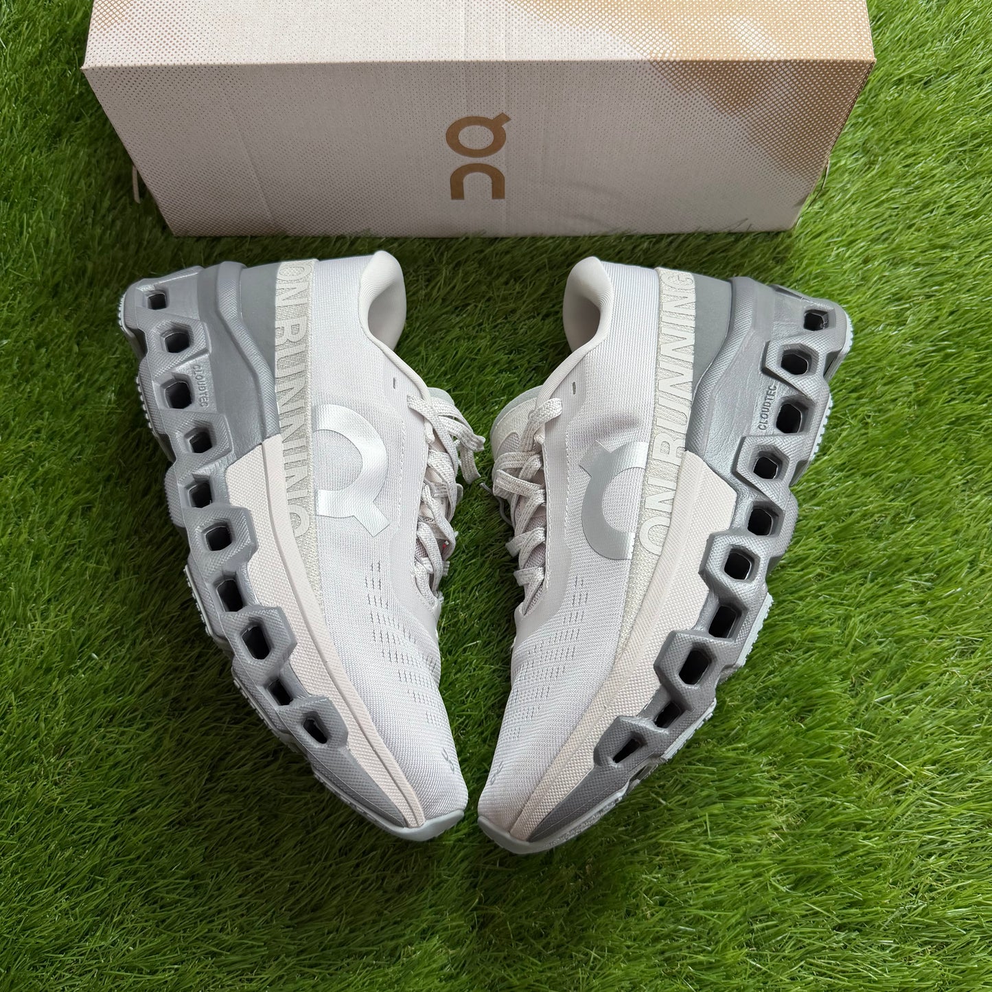 ON Running Cloudmonster 2 Frost Rock | EU41 26CM | Jak nowe | Outlet / Pre-owned