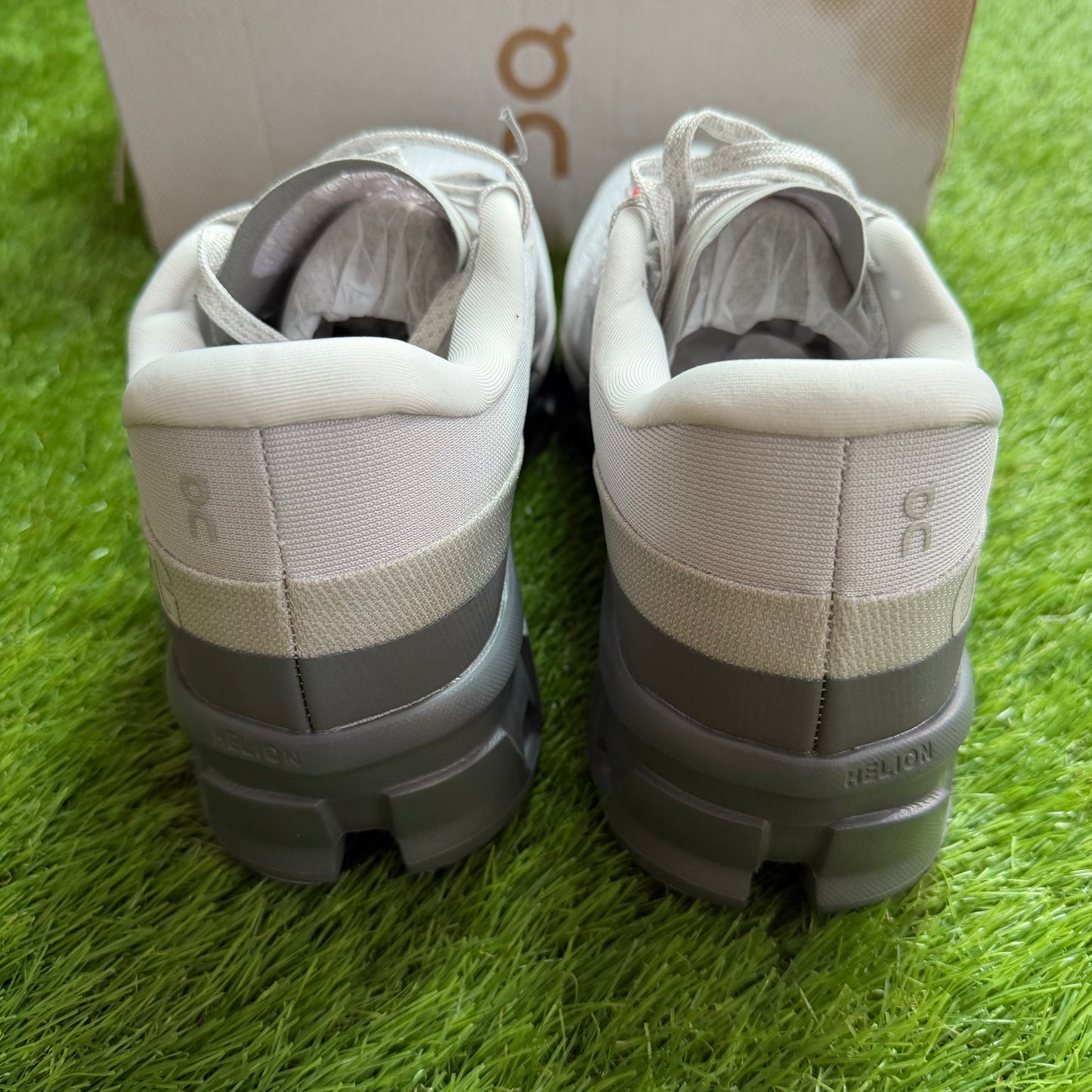 ON Running Cloudmonster 2 Frost Rock | EU41 26CM | Jak nowe | Outlet / Pre-owned