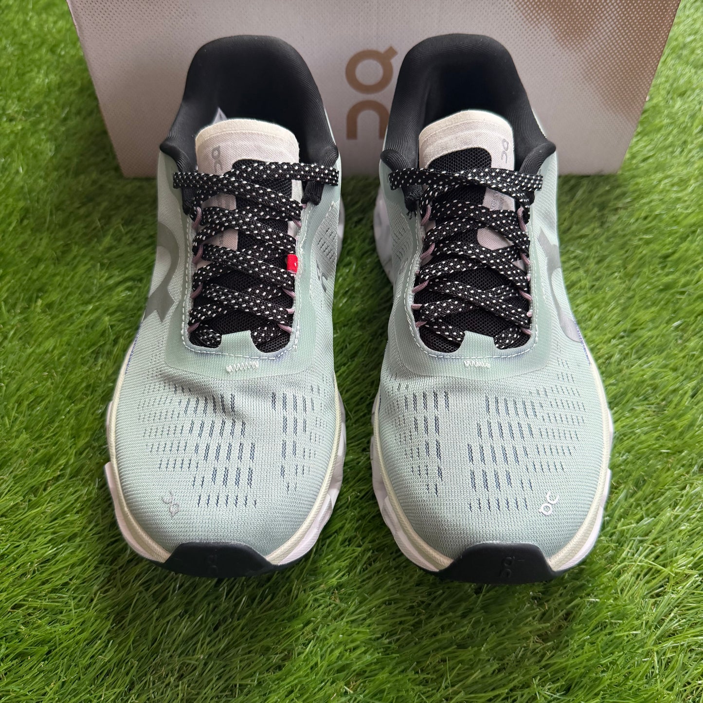ON Running Cloudmonster 2 Mineral Aloe  | EU41 26CM | Jak nowe | Outlet / Pre-owned