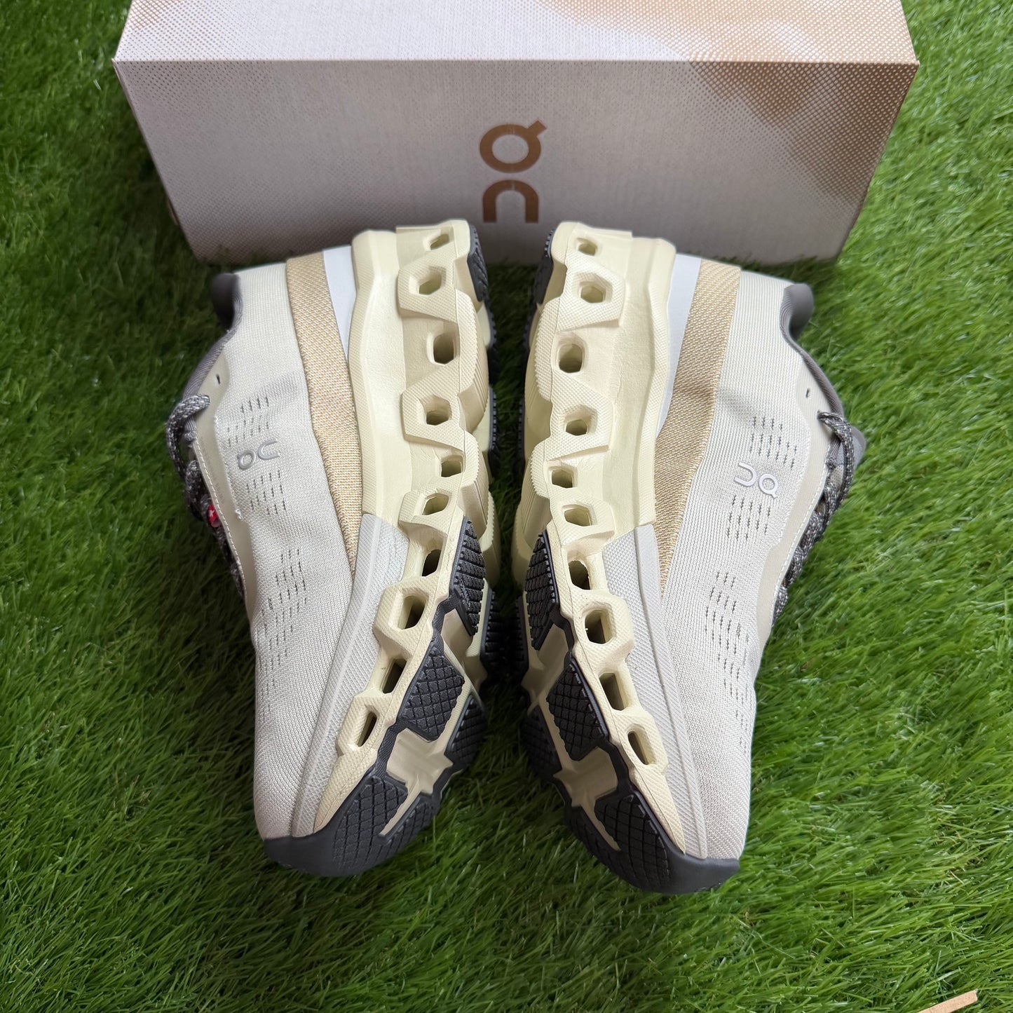 ON Running Cloudmonster 2 Cream Ice   | EU37 23CM | Jak nowe | Outlet / Pre-owned
