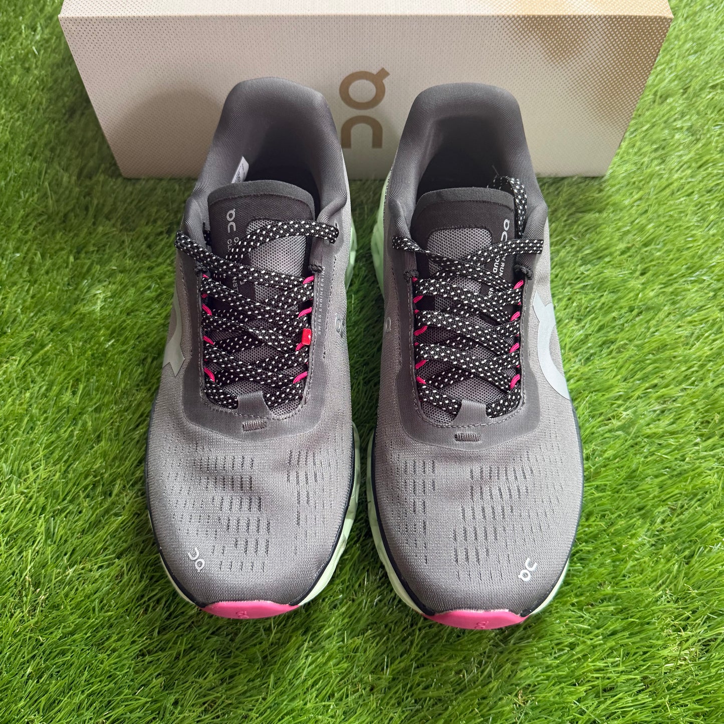 ON Running Cloudmonster 2 Asphalt Lima | EU41 26CM | Jak nowe | Outlet / Pre-owned