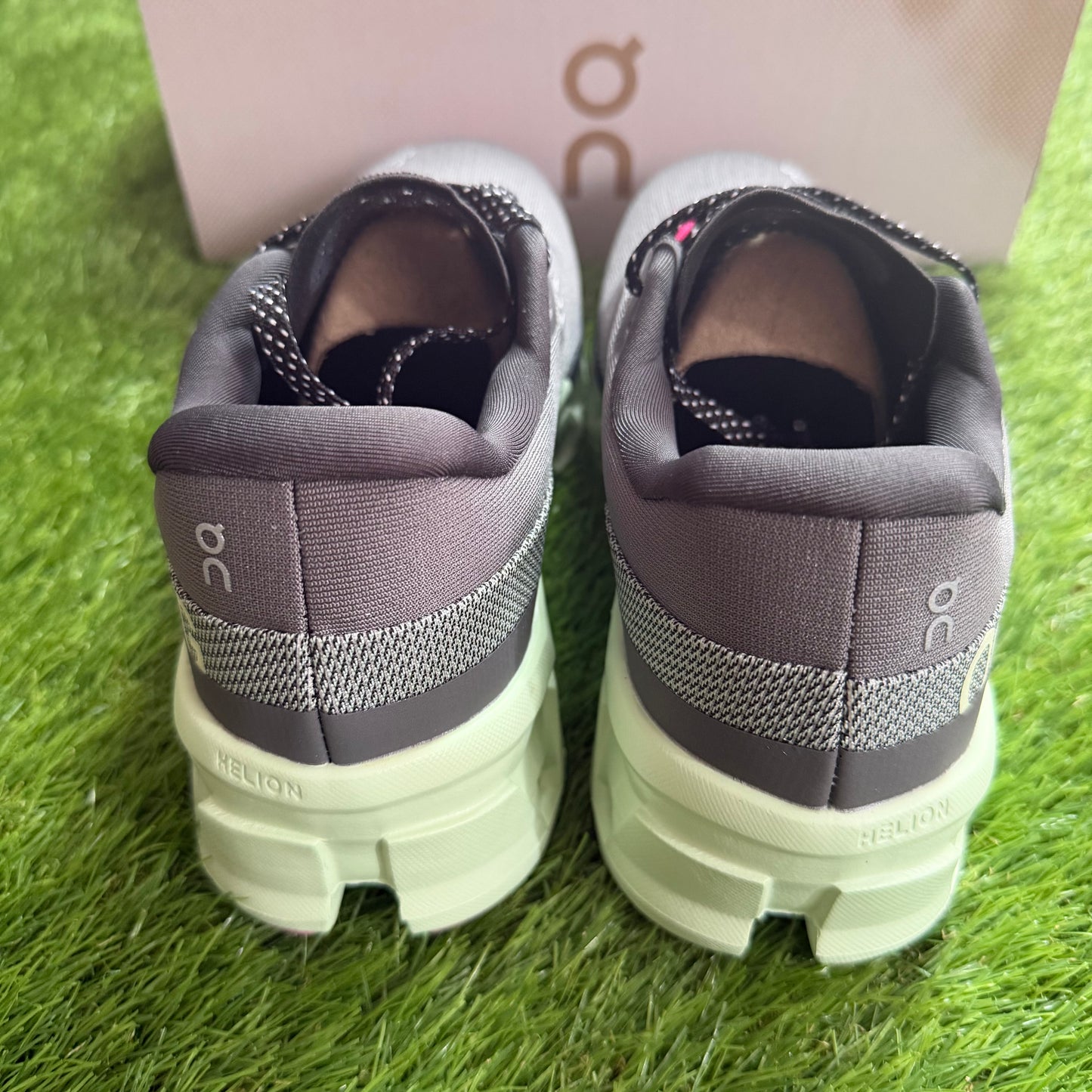 ON Running Cloudmonster 2 Asphalt Lima | EU41 26CM | Jak nowe | Outlet / Pre-owned