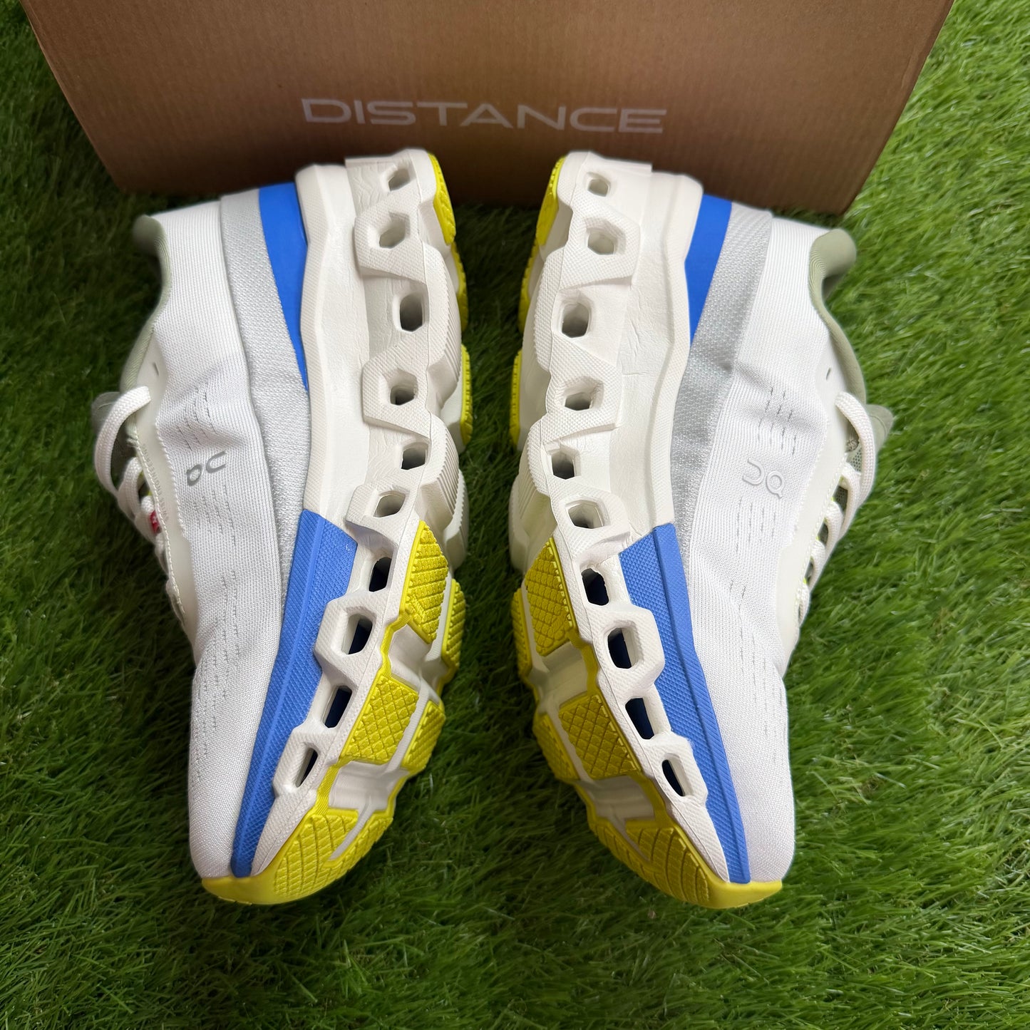 ON Running Cloudmonster 2 Distance White Lapis | EU40 25CM | Jak nowe | Outlet / Pre-owned