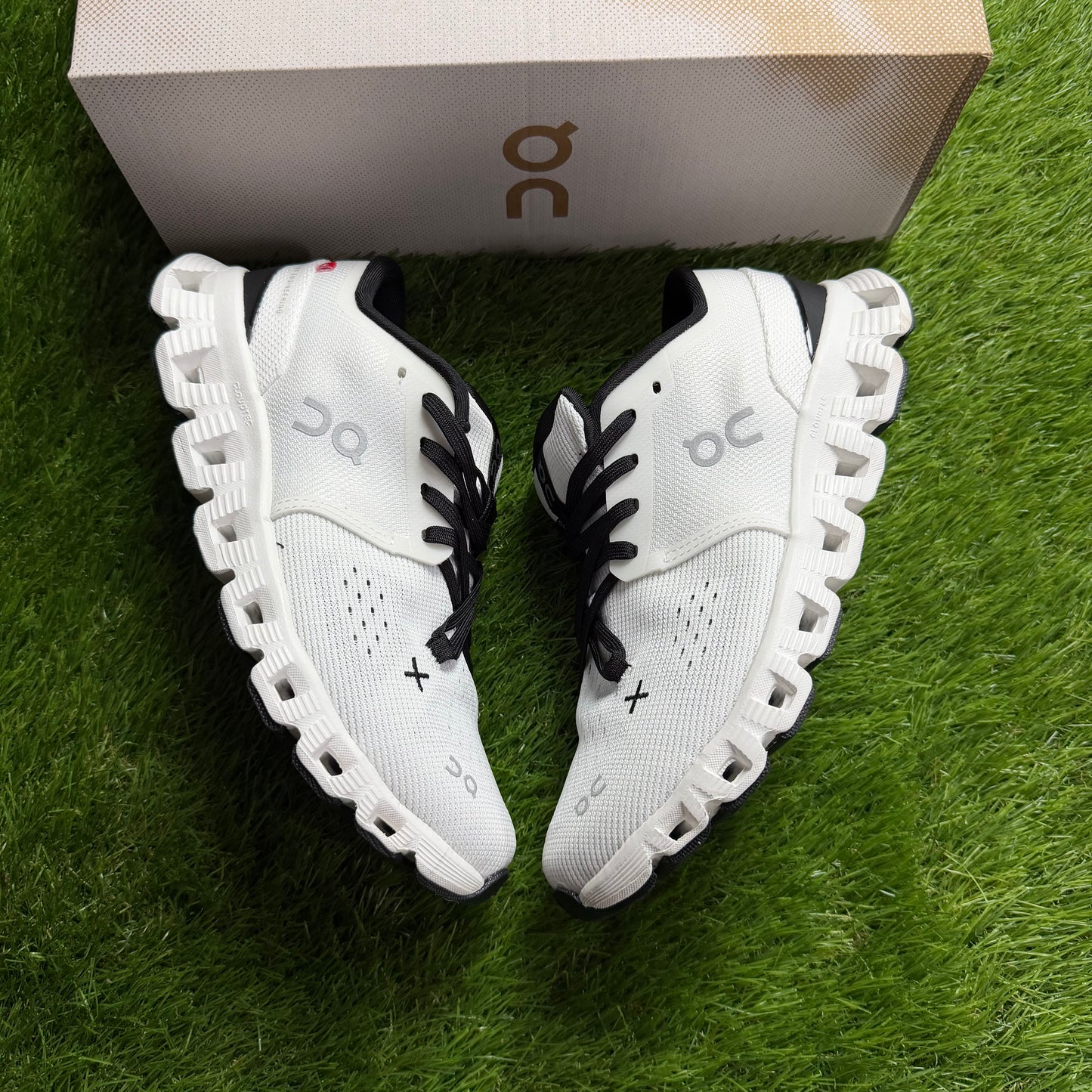ON Running Cloud X 4 Ivory Black | EU37 23CM | Jak nowe | Outlet / Pre-owned