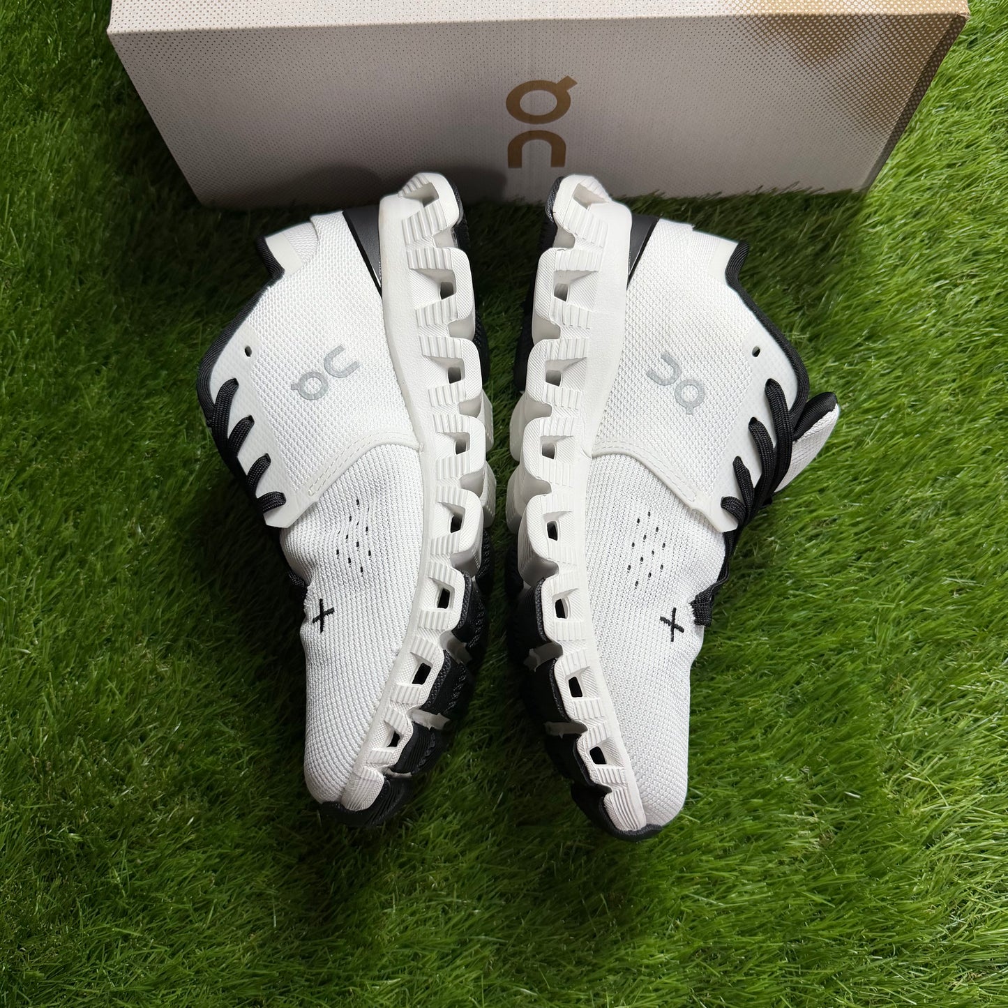 ON Running Cloud X 4 Ivory Black | EU37 23CM | Jak nowe | Outlet / Pre-owned