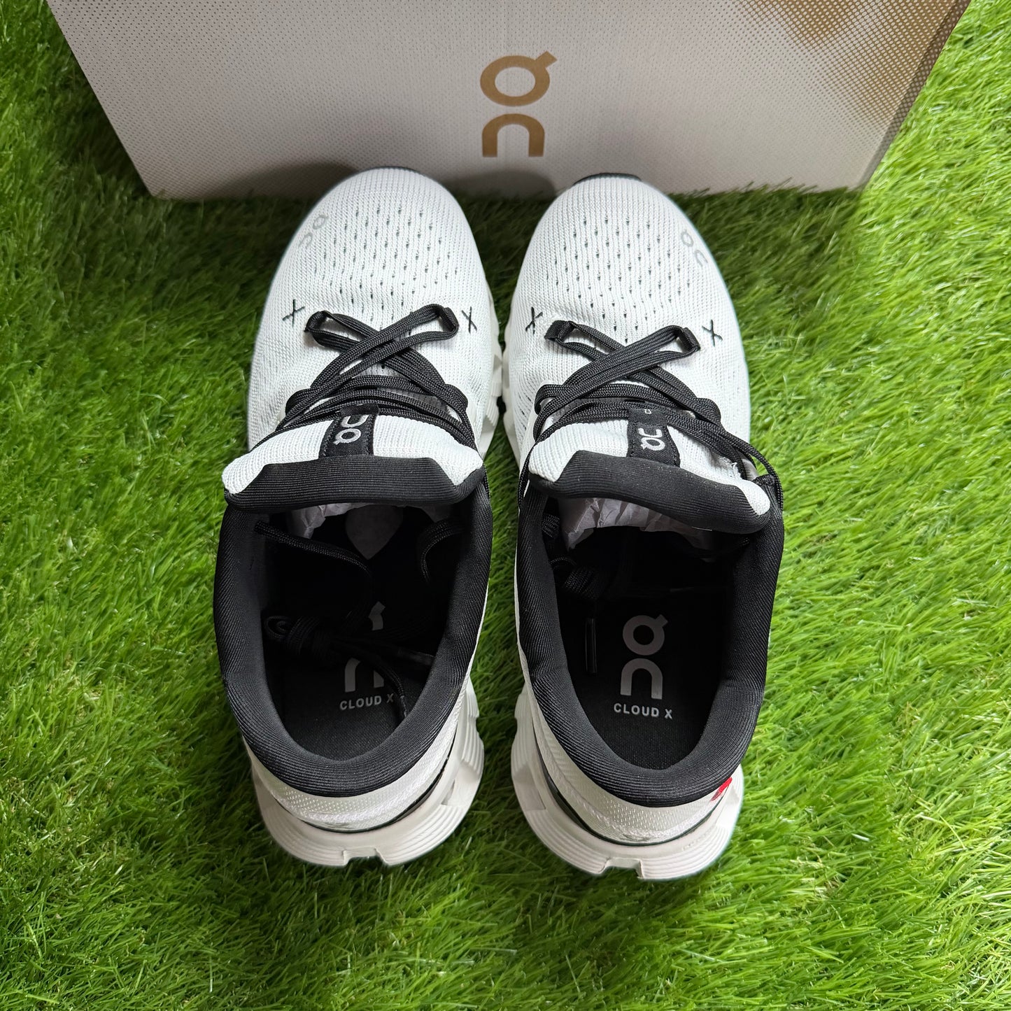 ON Running Cloud X 4 Ivory Black | EU37 23CM | Jak nowe | Outlet / Pre-owned