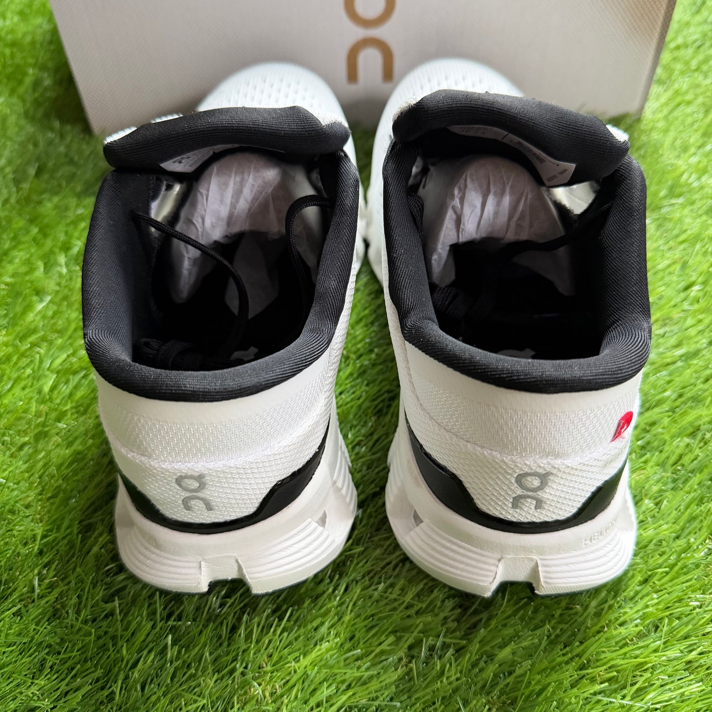 ON Running Cloud X 4 Ivory Black | EU37 23CM | Jak nowe | Outlet / Pre-owned