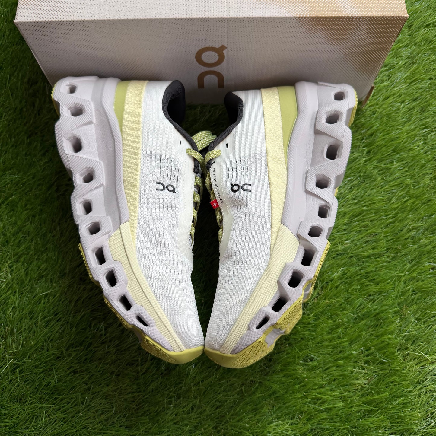 ON Running Cloudmonster 2 Undyed Zest | EU37 23CM | Jak nowe | Outlet / Pre-owned