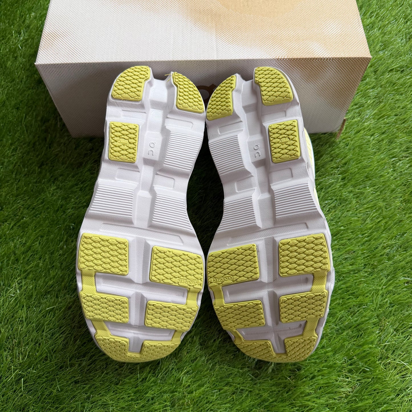 ON Running Cloudmonster 2 Undyed Zest | EU37 23CM | Jak nowe | Outlet / Pre-owned