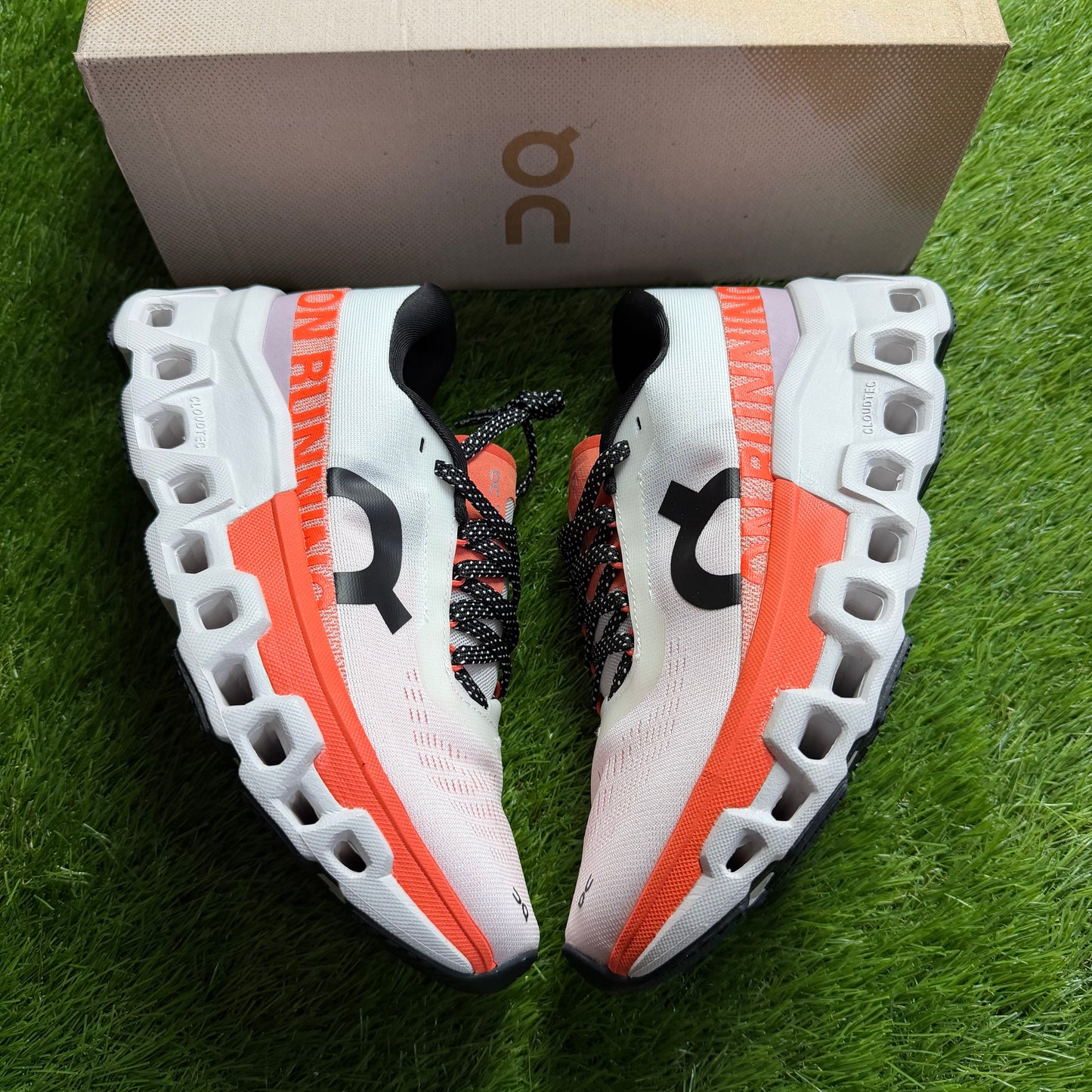 ON Running Cloudmonster 2 Undyed Flame  | EU37 23CM | Jak nowe | Outlet / Pre-owned