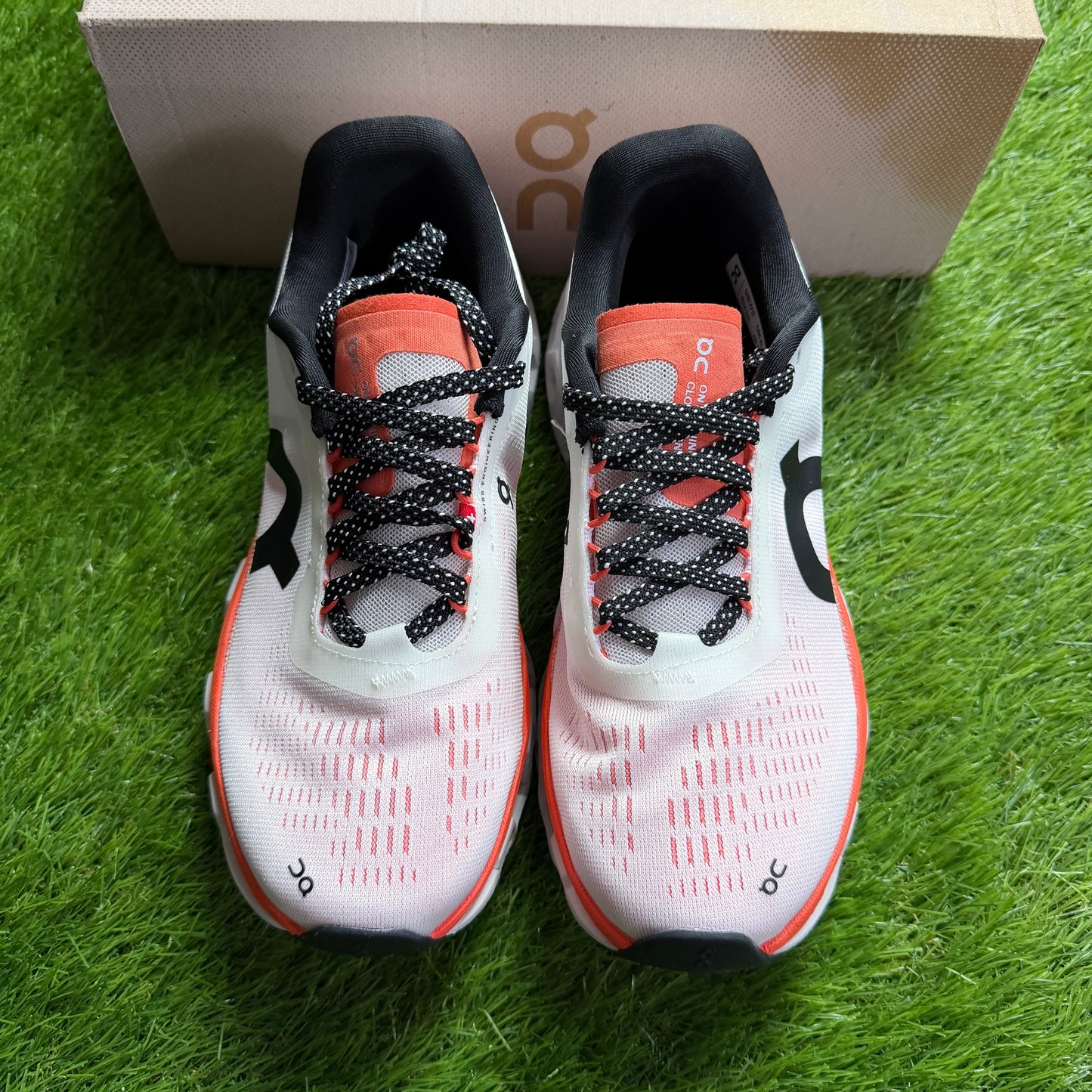 ON Running Cloudmonster 2 Undyed Flame  | EU37 23CM | Jak nowe | Outlet / Pre-owned