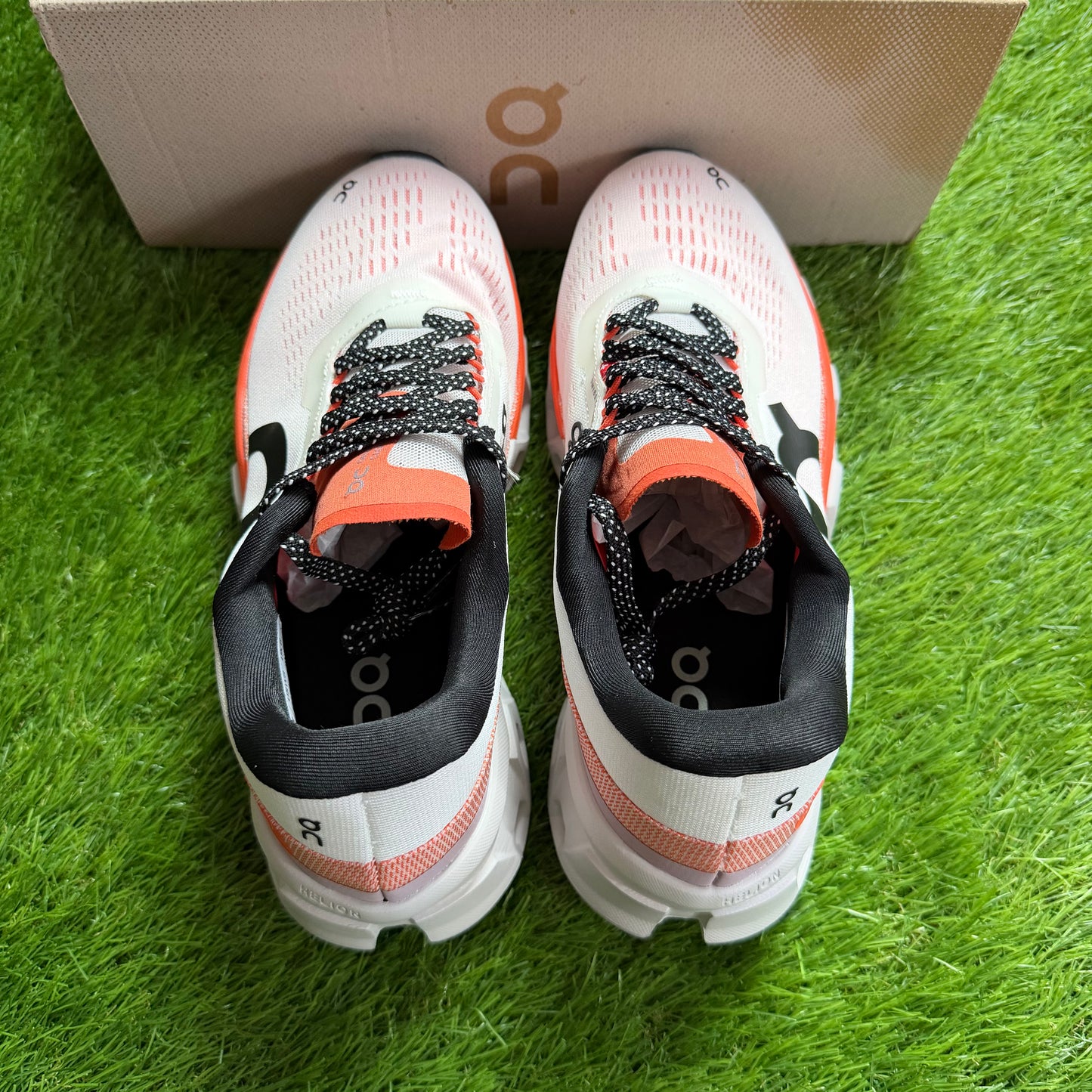 ON Running Cloudmonster 2 Undyed Flame  | EU37 23CM | Jak nowe | Outlet / Pre-owned