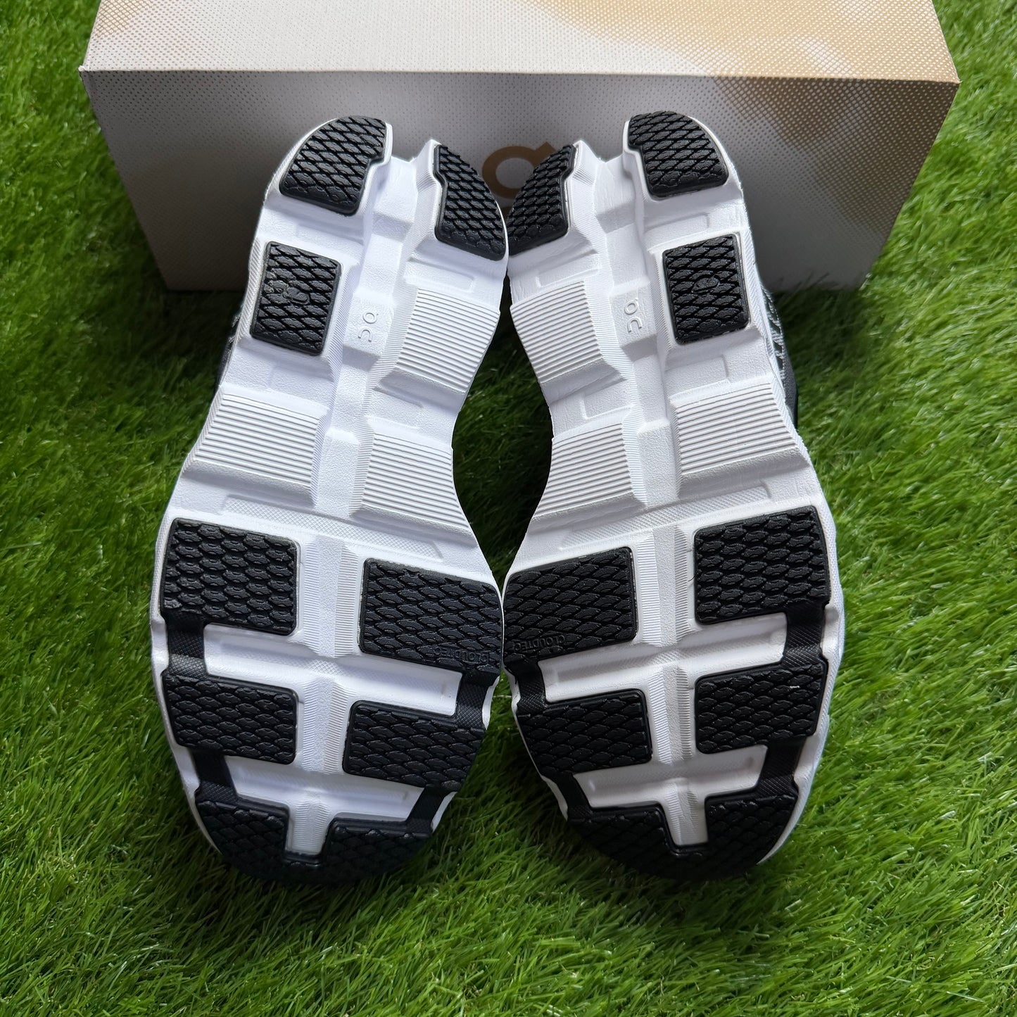 ON Running Cloudmonster 2 Black Frost | EU37 23CM | Jak nowe | Outlet / Pre-owned