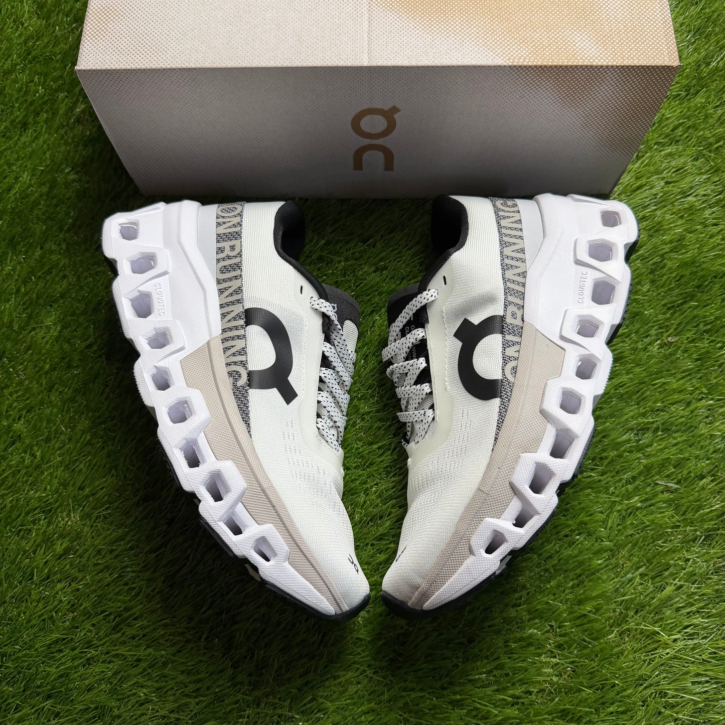 ON Running Cloudmonster 2 Undyed Frost | EU37 23CM | Jak nowe | Outlet / Pre-owned