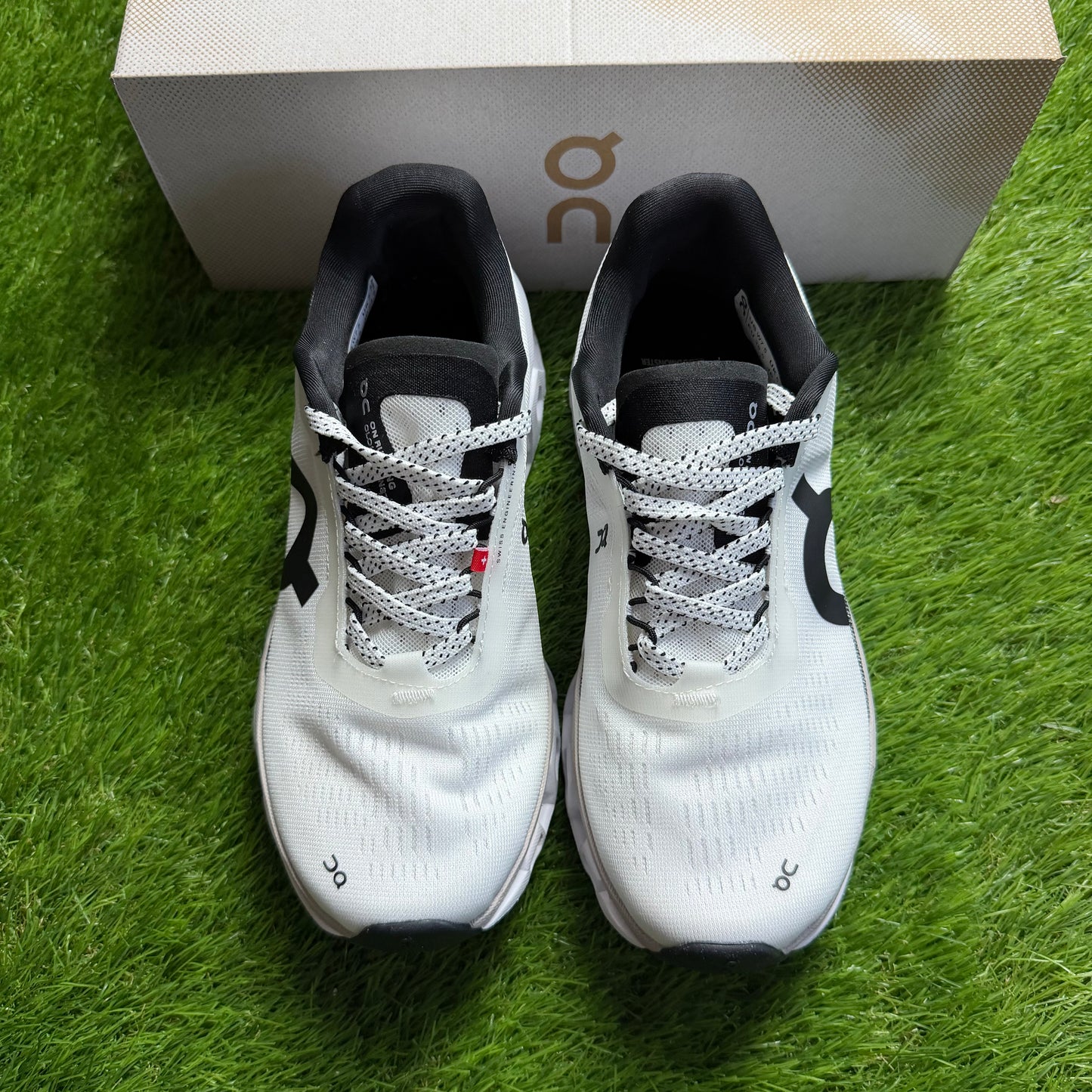 ON Running Cloudmonster 2 Undyed Frost | EU37 23CM | Jak nowe | Outlet / Pre-owned