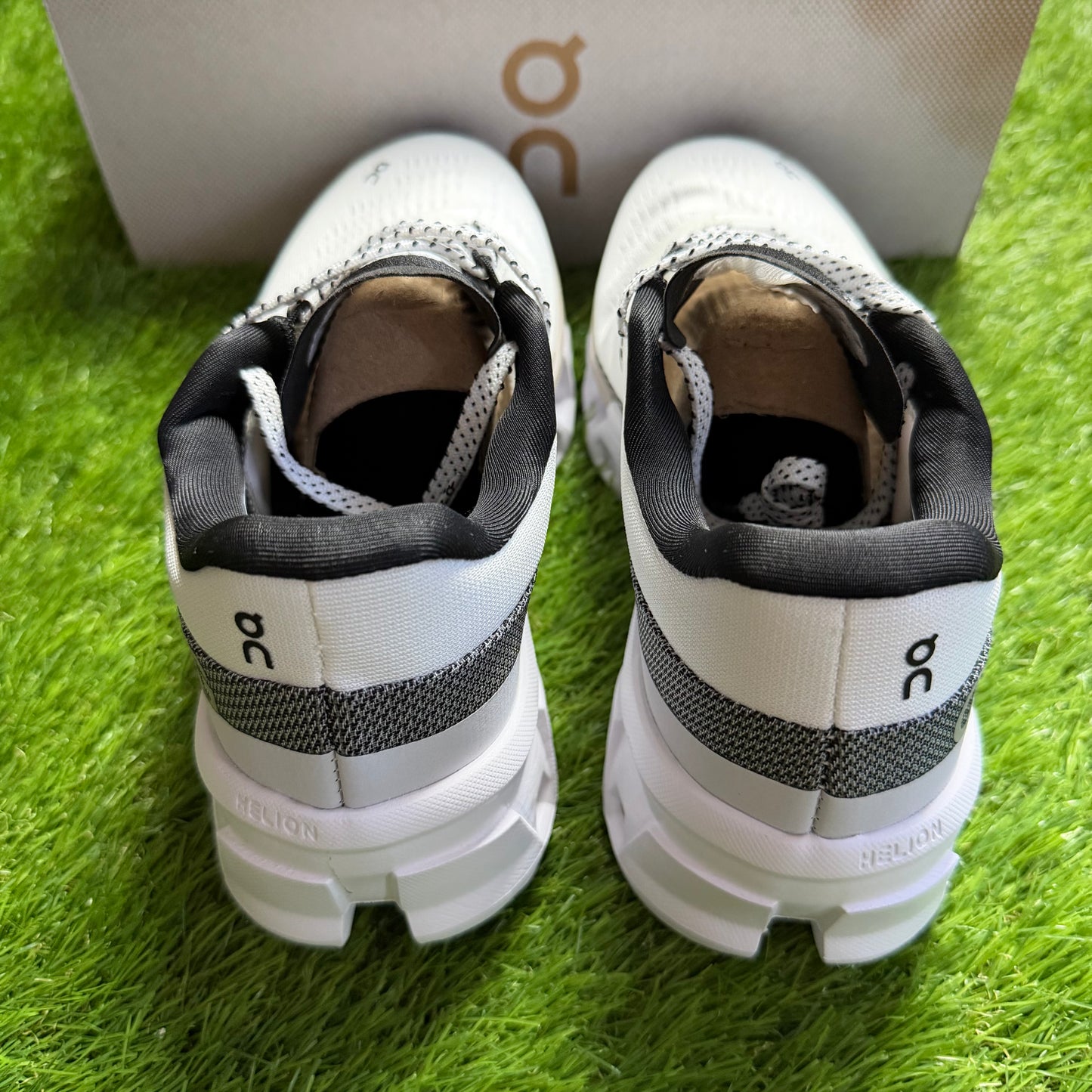 ON Running Cloudmonster 2 Undyed Frost | EU37 23CM | Jak nowe | Outlet / Pre-owned