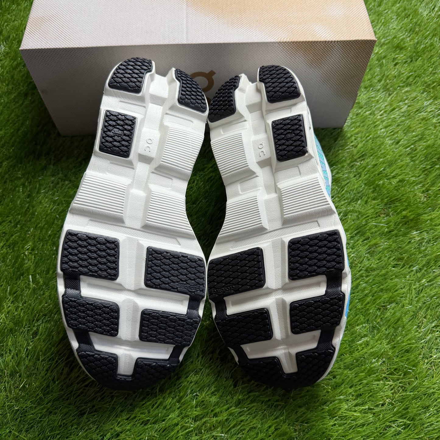 ON Running Cloudmonster 2 Cream Horizon | EU37 23CM | Jak nowe | Outlet / Pre-owned
