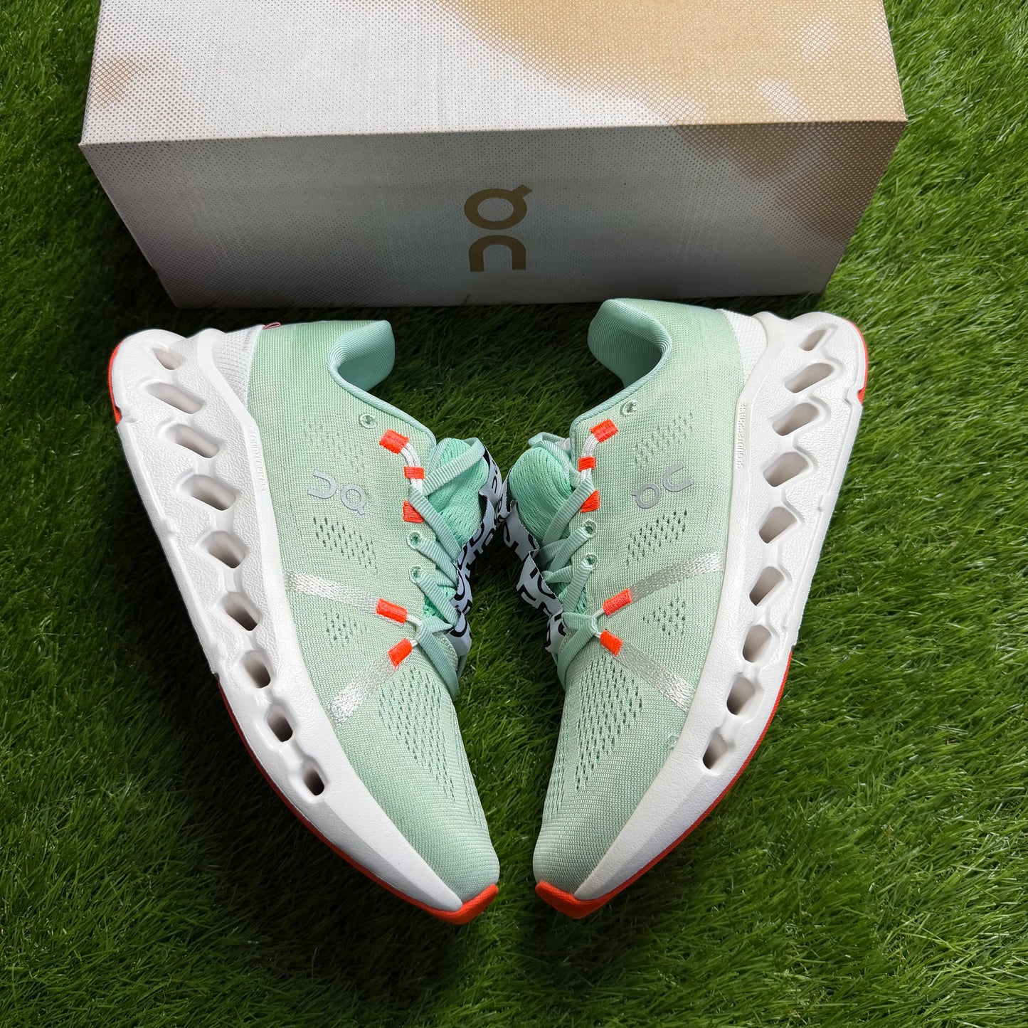 ON Running Cloudsurfer Creek White | EU37 23CM | Jak nowe | Outlet / Pre-owned