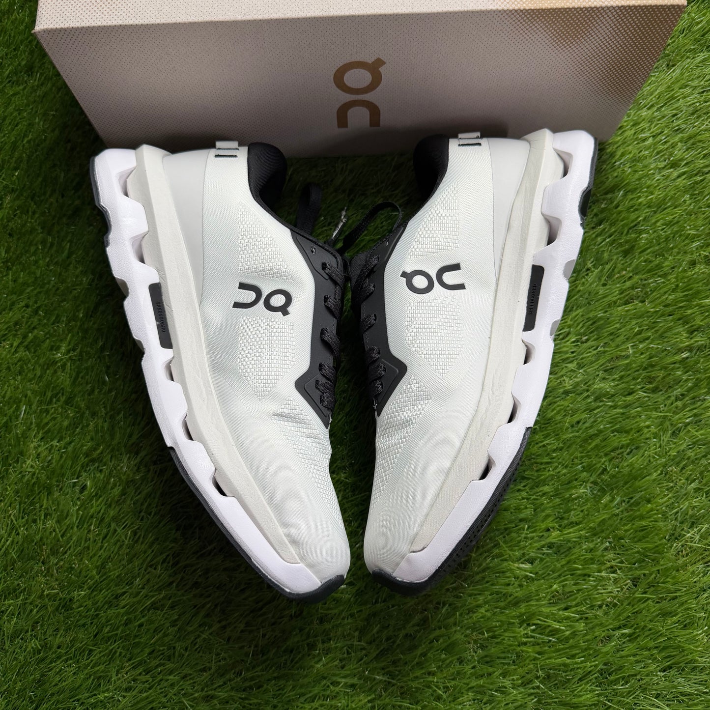 ON Running Cloudzone Ice Black | EU37 23CM | Jak nowe | Outlet / Pre-owned