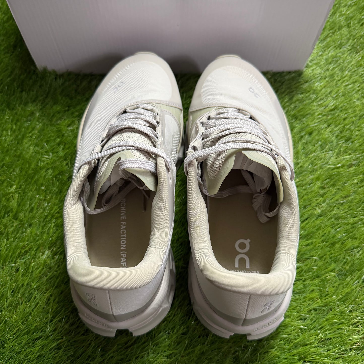 ON Running Cloudmonster 2 PAF Moondust | EU40.5 25.5CM | Jak nowe | Outlet / Pre-owned