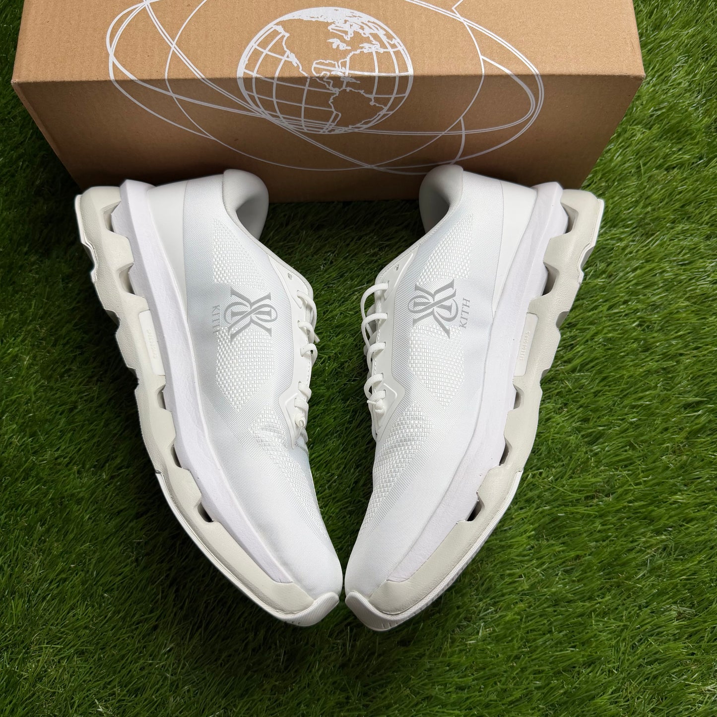 ON Running Cloudzone KITH White Ice  | EU37 23CM | Jak nowe | Outlet / Pre-owned