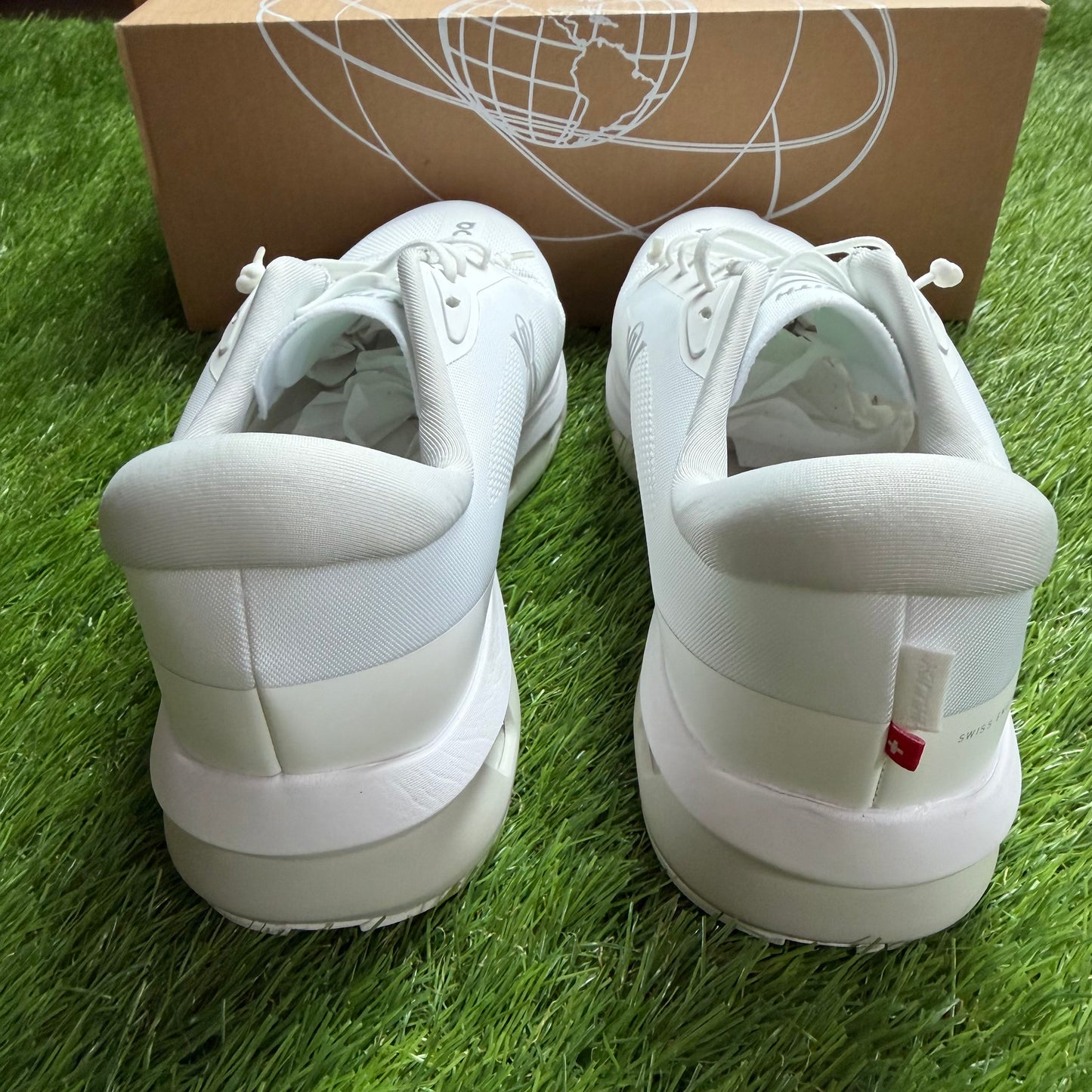 ON Running Cloudzone KITH White Ice  | EU37 23CM | Jak nowe | Outlet / Pre-owned