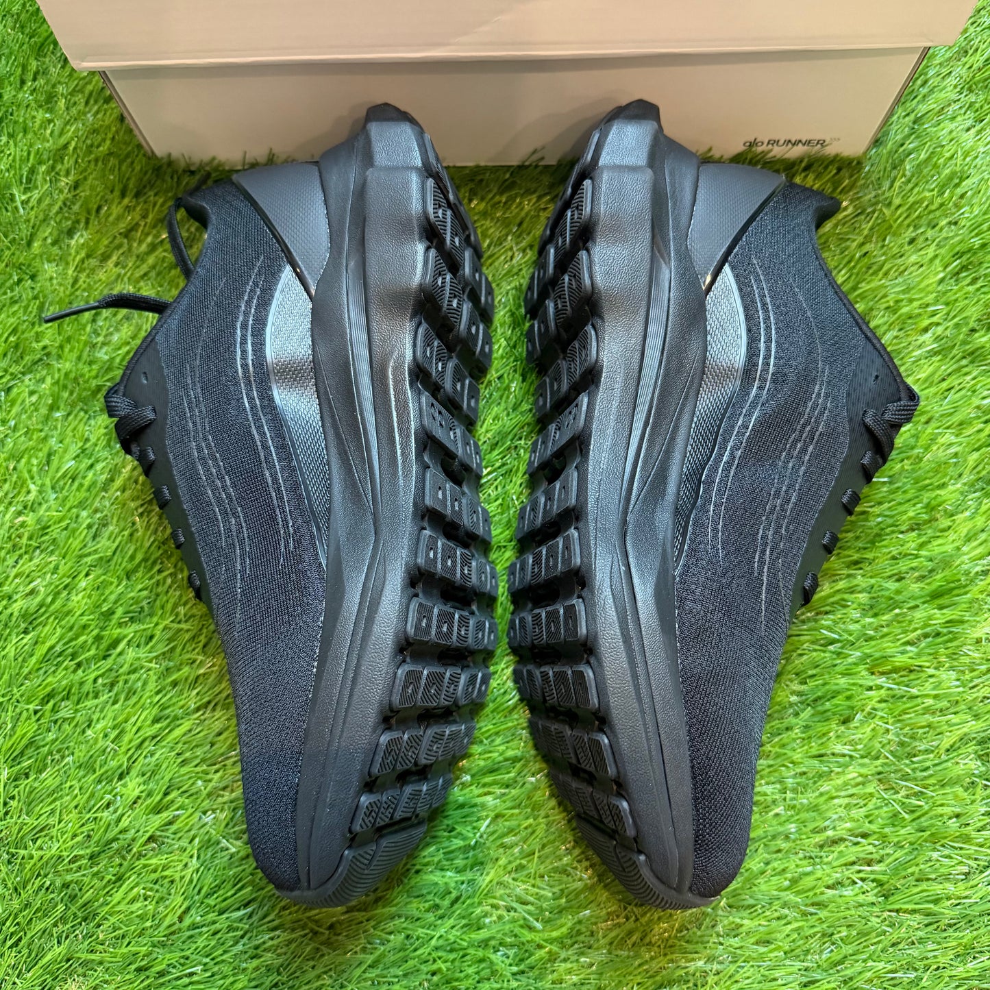 ALO Runner Black | EU36 23CM | Jak nowe | Outlet / Pre-owned