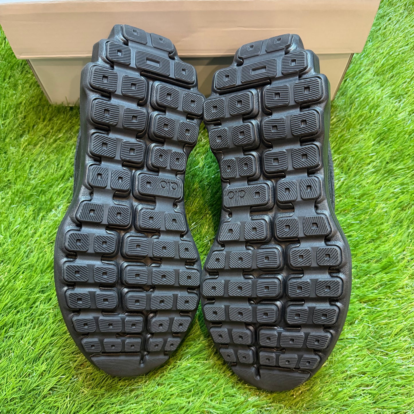 ALO Runner Black | EU36 23CM | Jak nowe | Outlet / Pre-owned