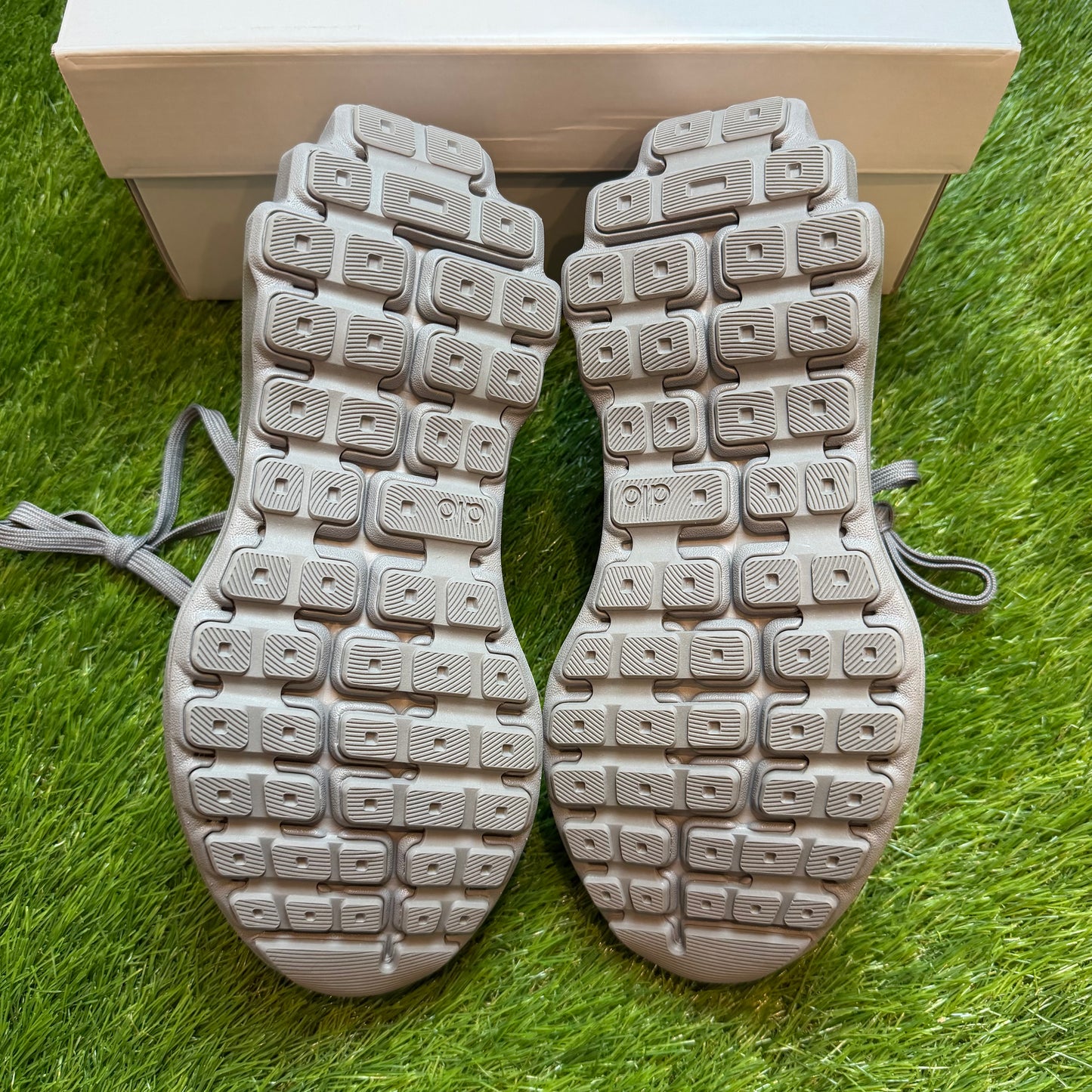 ALO Runner Gray | EU36 23CM | Jak nowe | Outlet / Pre-owned