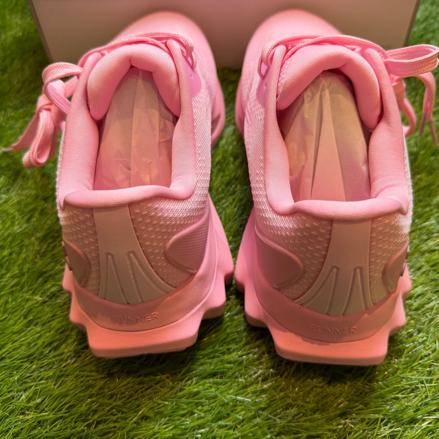 ALO Runner Pink | EU36 23CM | Jak nowe | Outlet / Pre-owned