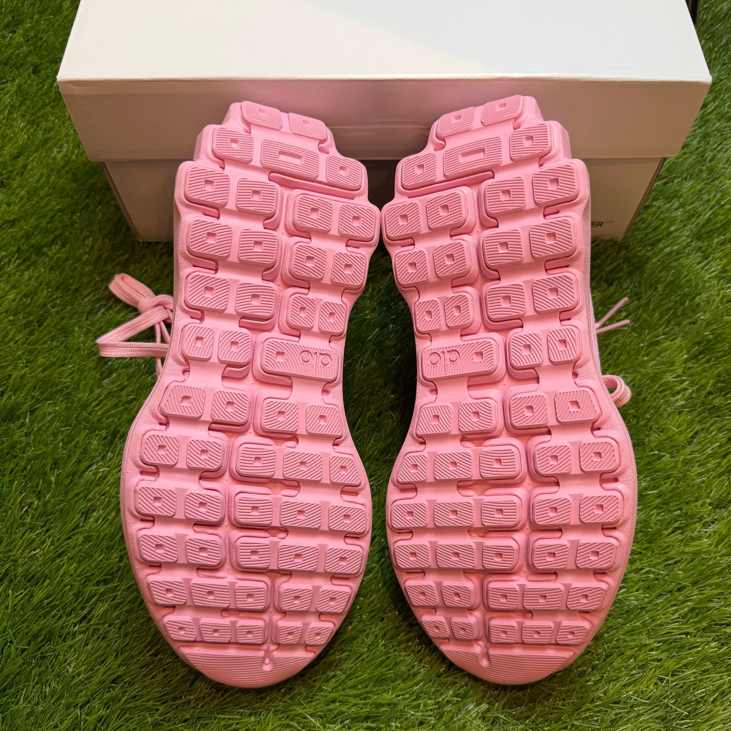 ALO Runner Pink | EU36 23CM | Jak nowe | Outlet / Pre-owned
