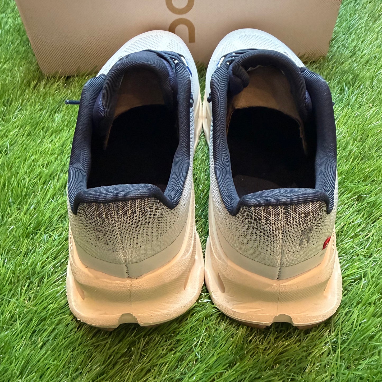 ON Running Cloudtilt Midnight Ice | EU36 22CM | Jak nowe | Outlet / Pre-owned