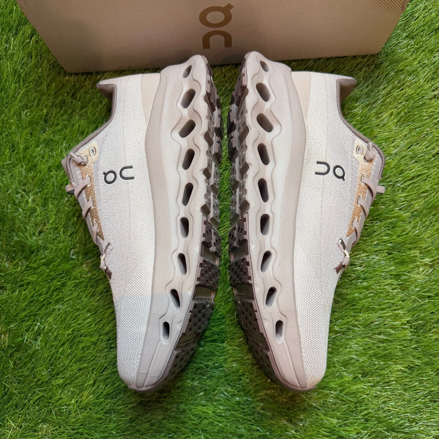 ON Running Cloudtilt Cinder Ash  | EU36 22CM | Jak nowe | Outlet / Pre-owned