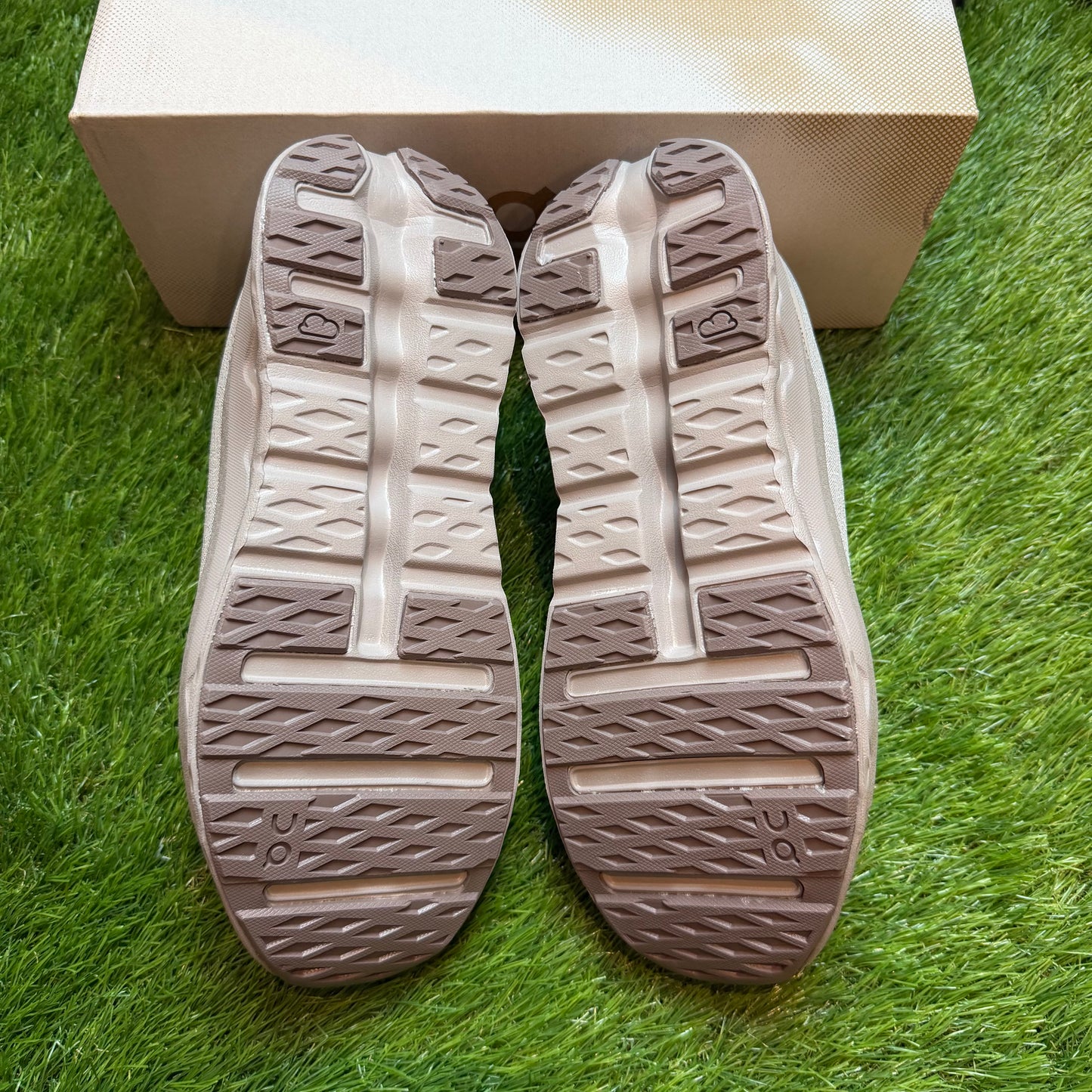 ON Running Cloudtilt Cinder Ash  | EU36 22CM | Jak nowe | Outlet / Pre-owned